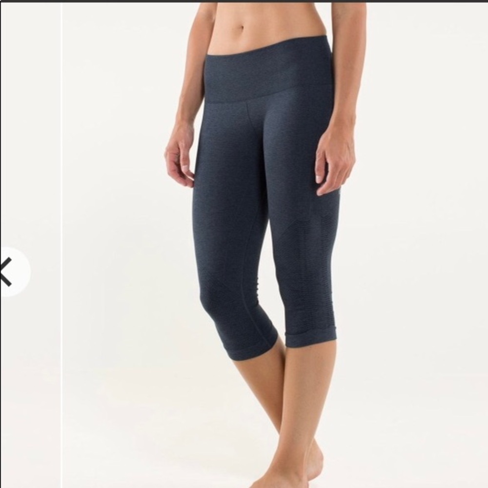 Lululemon In The Flow Crop - Picture 2 of 7